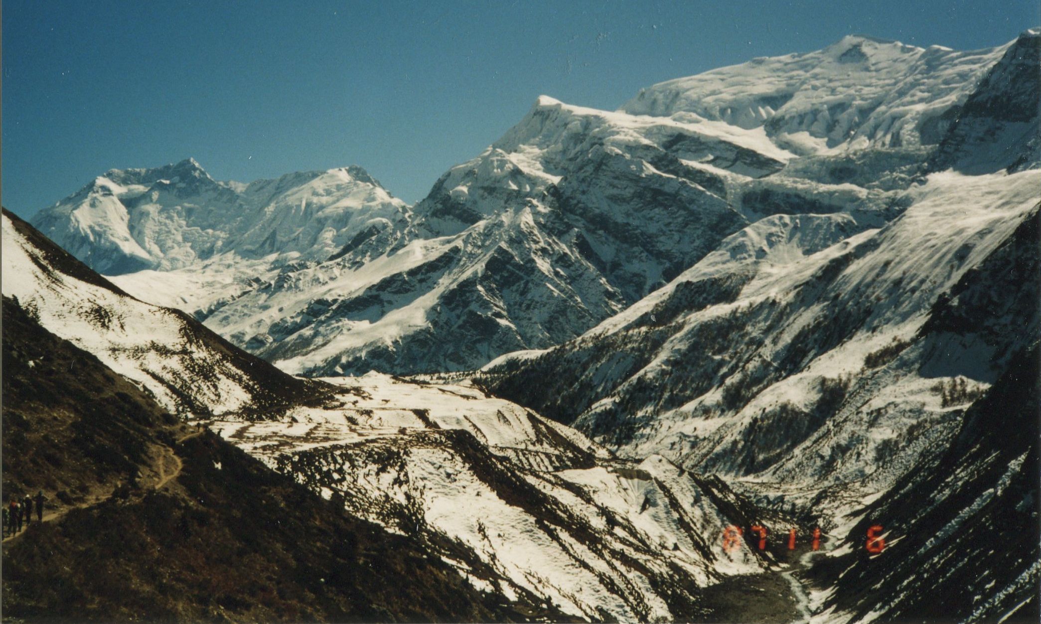 Annapurna Himal on ascent from Manang to Tharong La