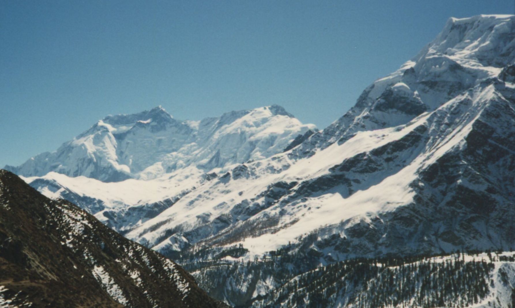 Annapurna Himal on ascent from Manang to Tharong La