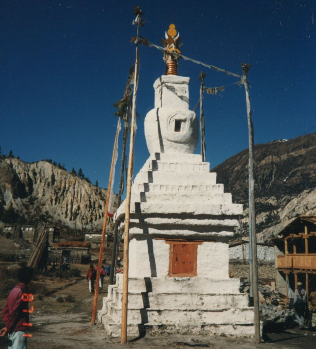 Chorten ( Bhuddist shrine ) in the Marsayangdi River Valley