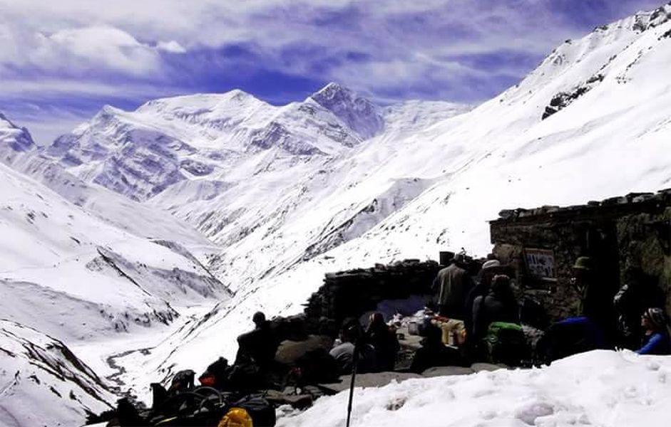 Annapurna Himal on ascent from Manang to Tharong La