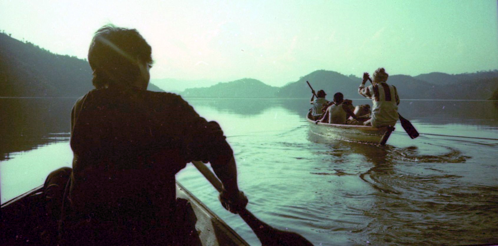 Canoe trip across Begnas Tal