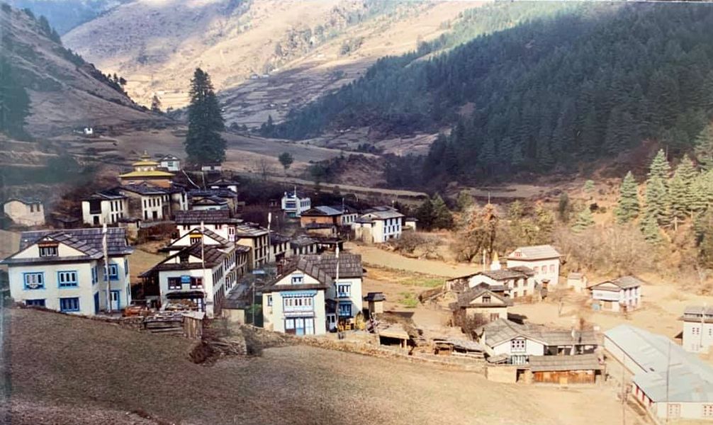 Junbesi Village on the trade route from Jiri to Namche Bazaar