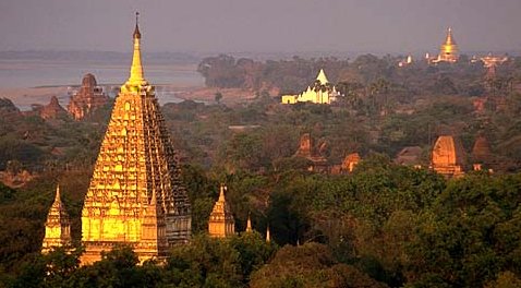 Mahabodhi Paya in Old Bagan in central Myanmar / Burma