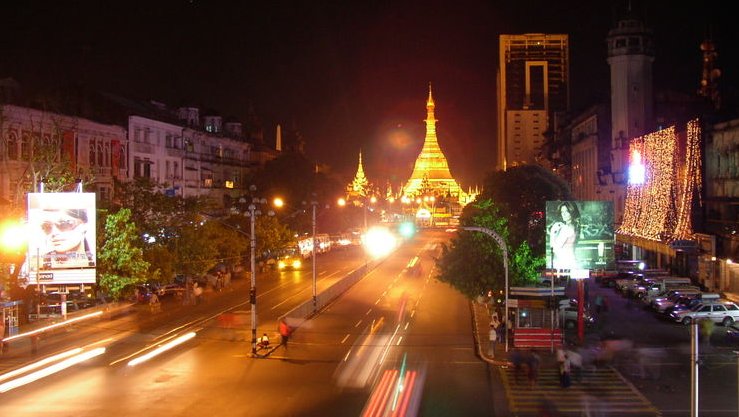 Sule Paya in Yangon ( Rangoon ) in Myanmar ( Burma )