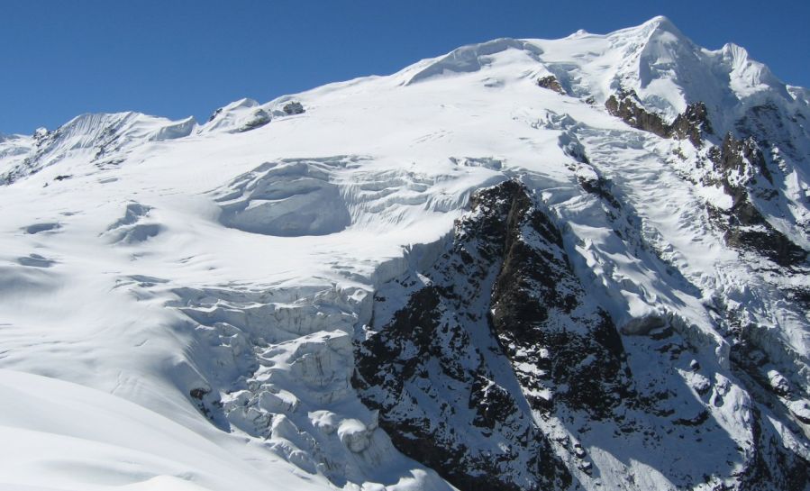 Mera Peak above the Hinku & Hongu Valleys