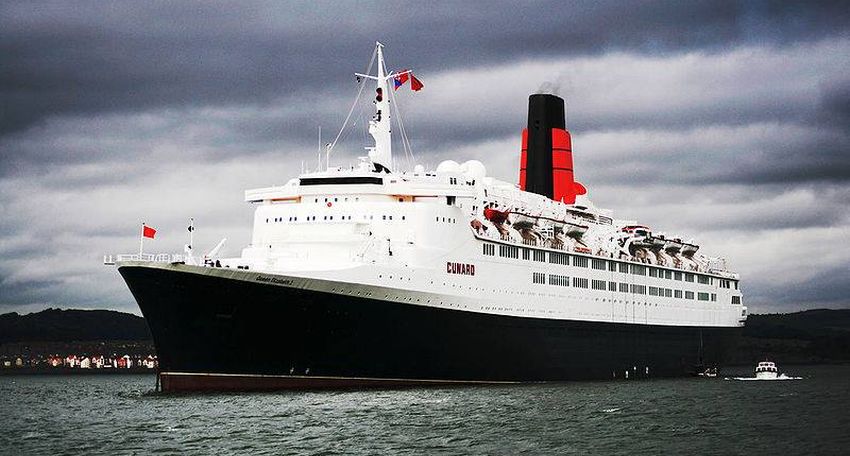 RMS Queen Elizabeth 2 ( QEII )