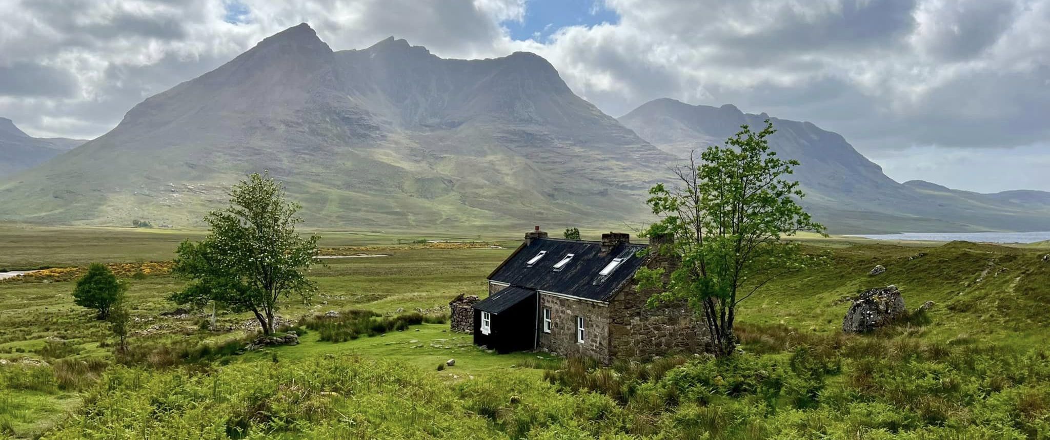 Sheneval Bothy beneath An Teallach