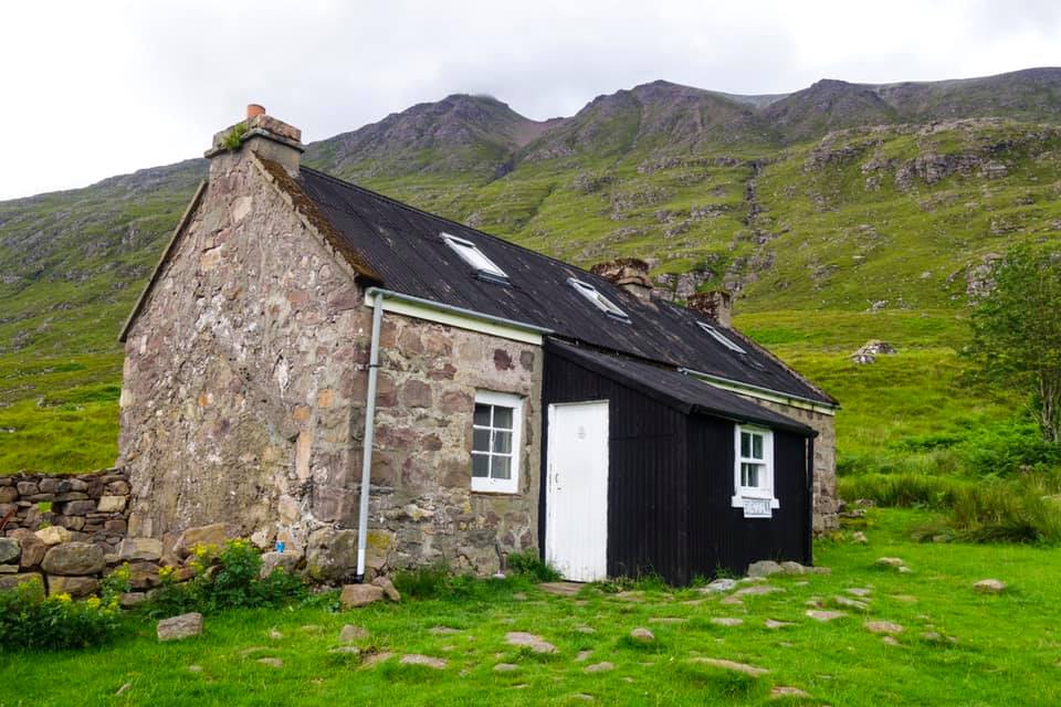 Sheneval Bothy beneath An Teallach