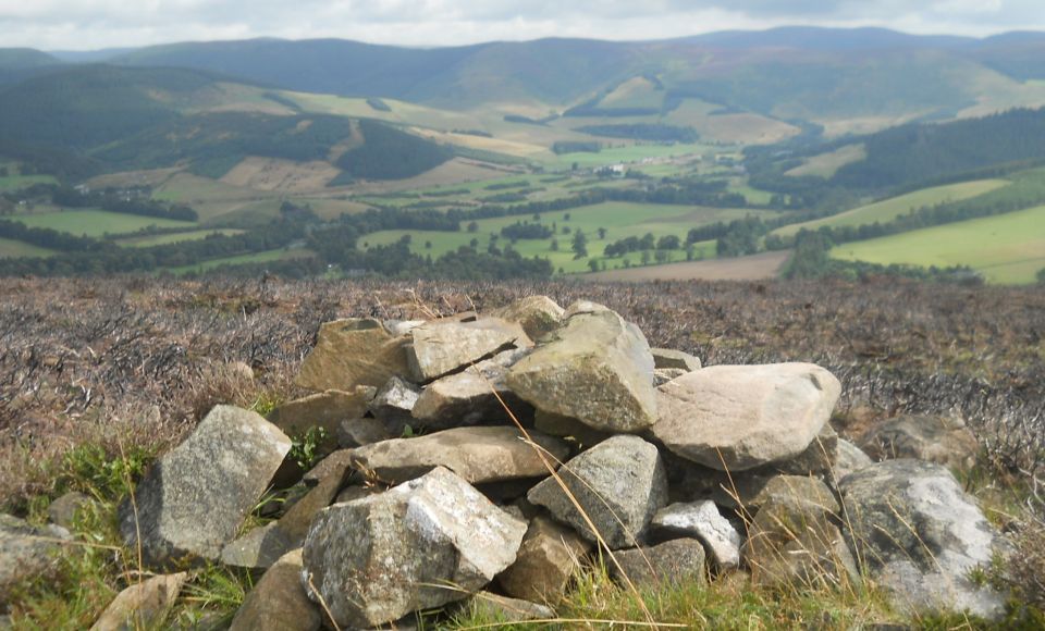 Cairn on Kailzie Hill above Peebles