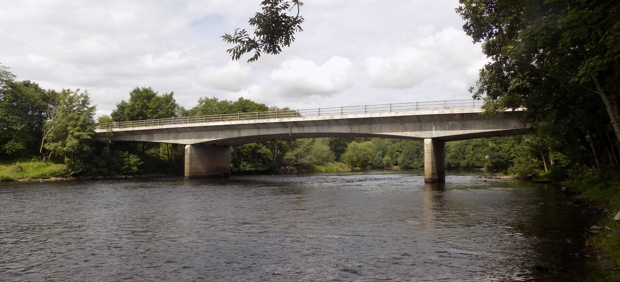 Pitnacree Bridge over River Tay  at Balnamuir