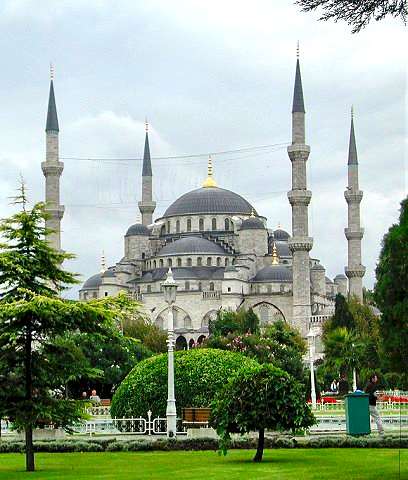 Blue Mosque ( Sultan Ahmed Mosque ) in Istanbul, Turkey